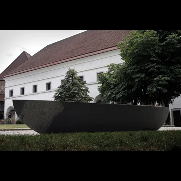 POZABLJENI ČOLN – bench
